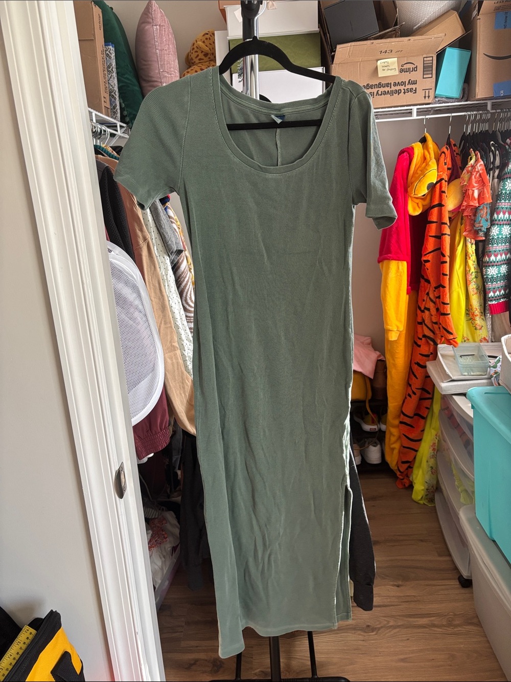 Women’s Green Short-Sleeve Scoop Neck Midi Dress